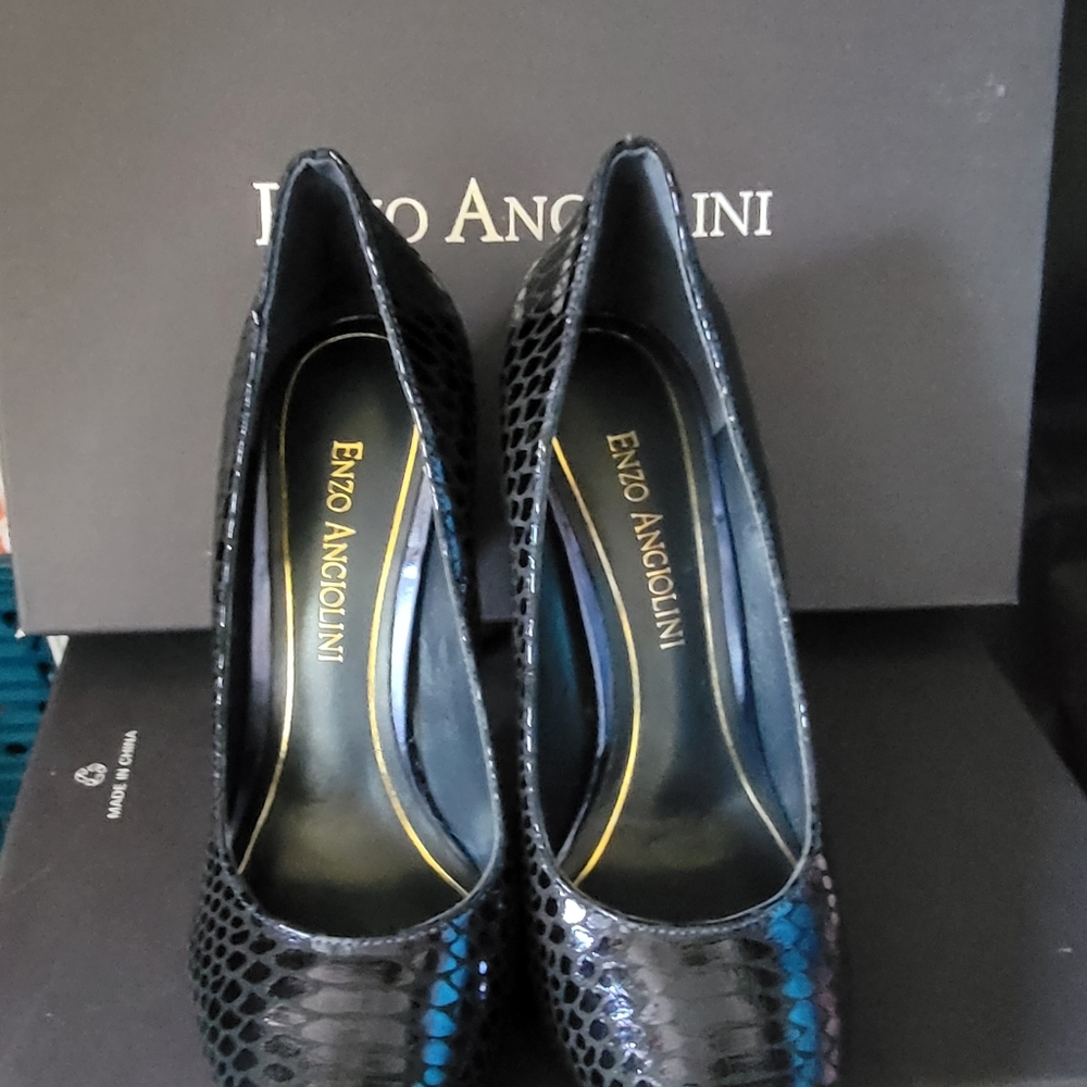 Women's shoes